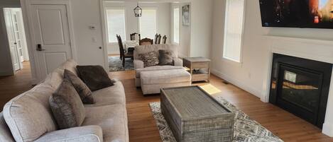 Smart TV, fireplace, offices, computer monitors