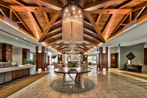 Luxury Heavenly Gondola Condo, Games, Pool and Hot Tub, Beach Access