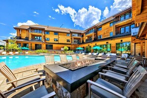 Lämmitetty uima-allas