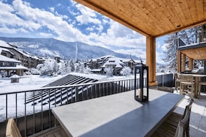 Outdoor dining - Gondola @Heavenly, 6 Beds, Pool+Hot Tub, Game Room (South Lake Tahoe)