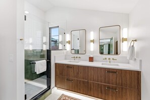 Shower, hair dryer, shampoo - Mountain Nirvana| Hot Tub | Walk to Ski & Main St. (Park City)