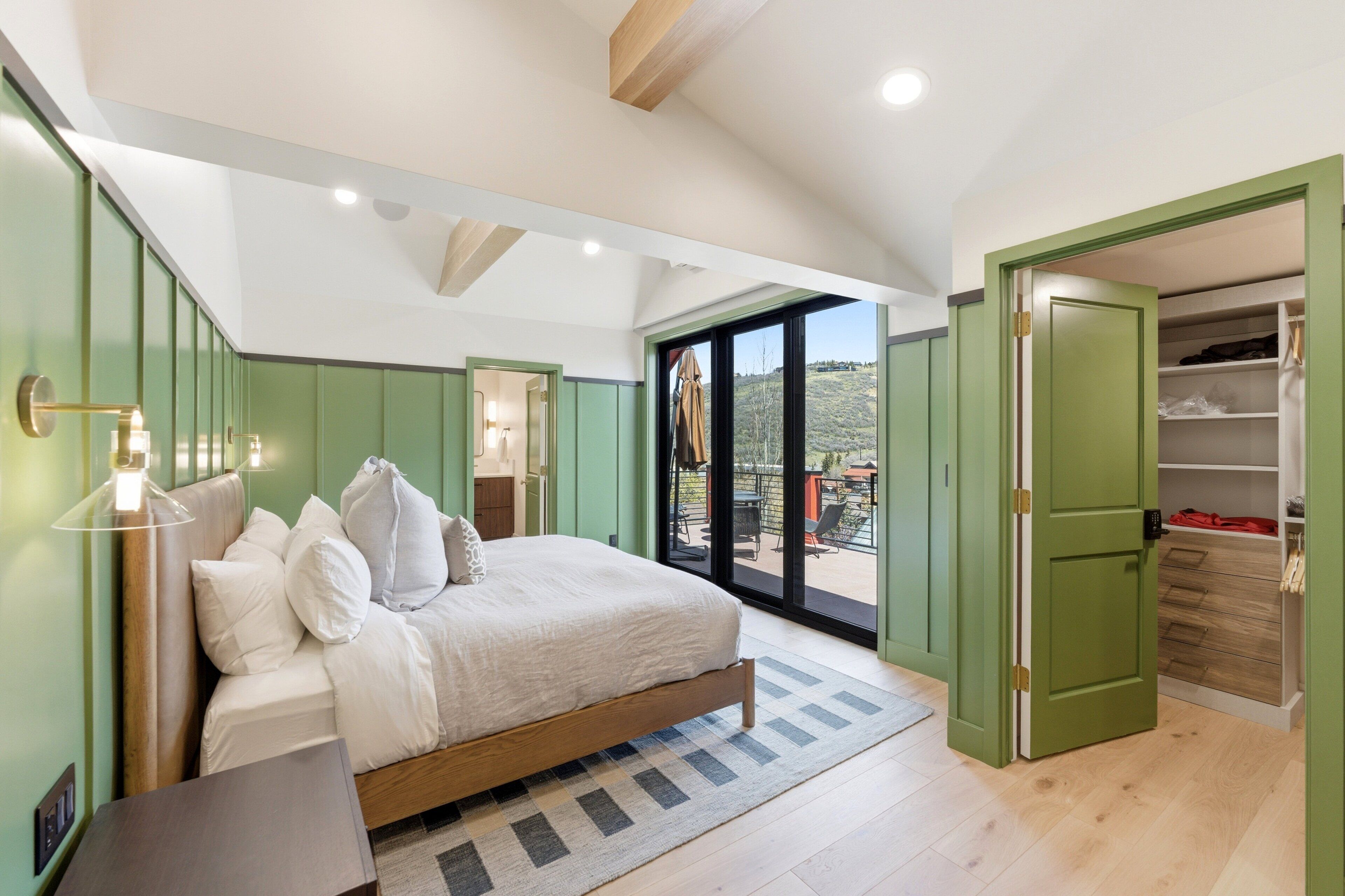 4 bedrooms, desk, free WiFi