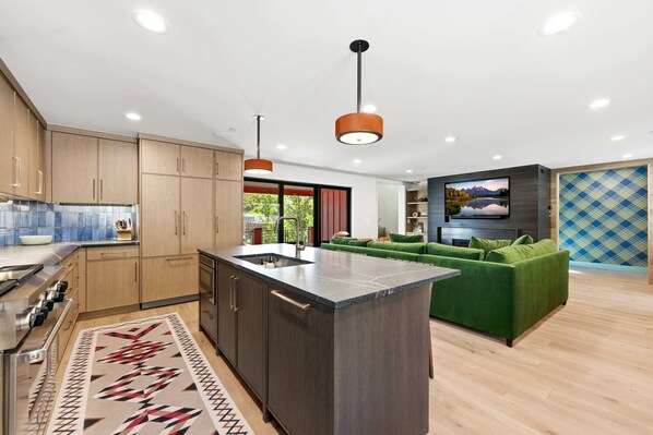 Fridge, microwave, oven, dishwasher - Mountain Nirvana| Hot Tub | Walk to Ski & Main St. (Park City)