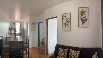 Basic Double Room | Living area