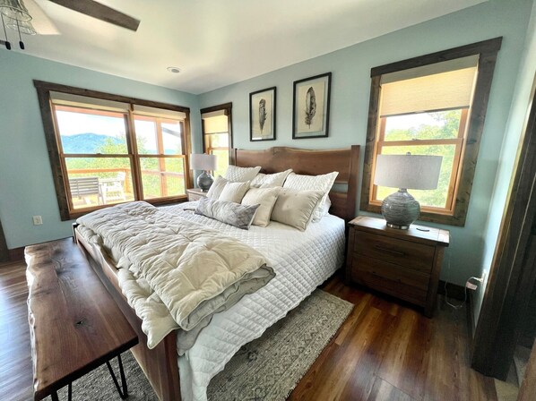 3 bedrooms, desk, iron/ironing board, travel cot