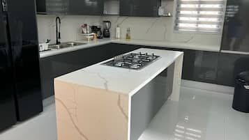 Villa de lujo | Cocina privada | Refrigerador, microondas, horno y tostadora