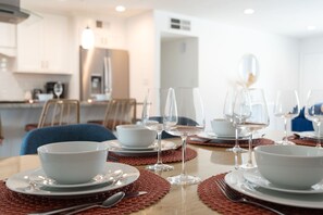 Dining - 10 minutes to Old Town! Heated pool, hot tub and game room (Scottsdale)