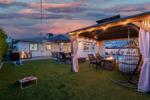 Terrace/patio - 10 minutes to Old Town! Heated pool, hot tub and game room (Scottsdale)