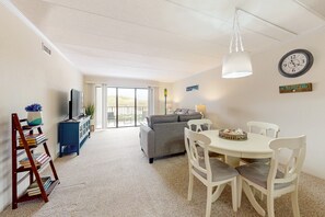 Interior - Inviting first-floor condo in Ocean City right on the beach (Ocean City)