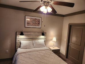 1 habitación, tabla de planchar con plancha, wifi y ropa de cama