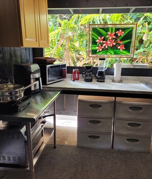 Fridge, microwave, oven, stovetop - Orchid Unit-Adult Only-Prvt Entry&Bathroom-King bed-A/C Option (Papaikou)