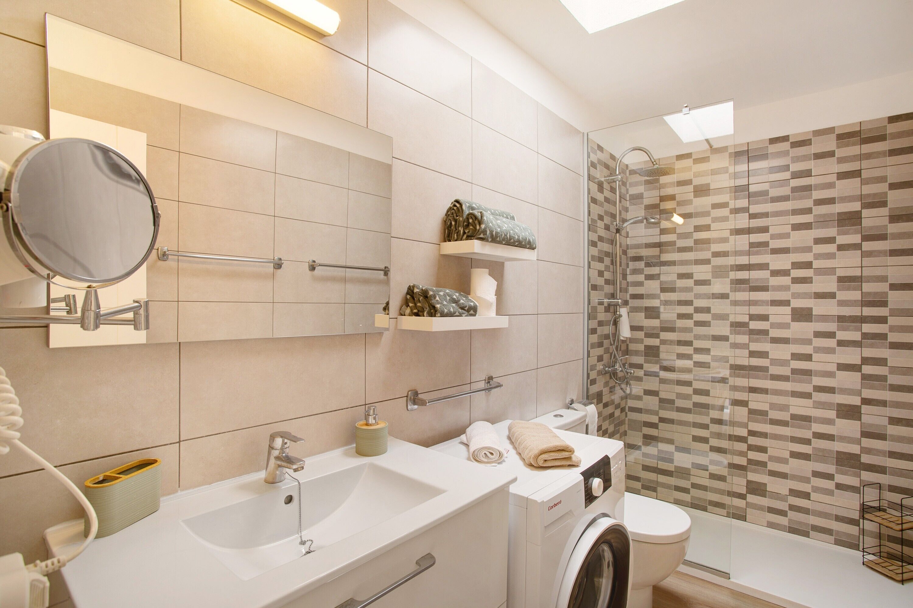 Shower, hair dryer, towels