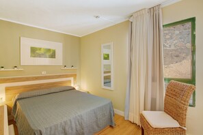 1 slaapkamer, een strijkplank/strijkijzer, gratis wifi, beddengoed