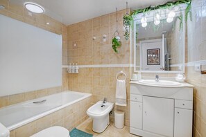 Bathtub, hair dryer, towels