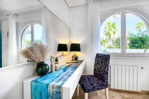 Interior - Holiday Apartment 'Alba' close to the Beach with Shared Pool, Terrace & Wi-Fi (Xàbia)