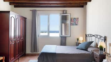 1 habitación, tabla de planchar con plancha, wifi gratis y ropa de cama