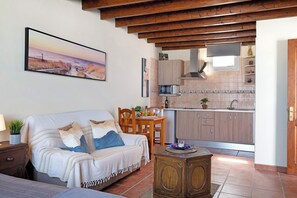 TV - Vacation Home "Viviendas El Pescador - Remo" with Sea View, Private Terrace & Wi-Fi (El Golfo)