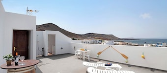Vacation Home "Viviendas El Pescador - Remo" with Sea View, Private Terrace & Wi-Fi