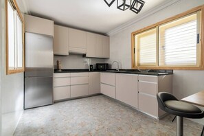 冰箱、微波炉、炉灶、洗碗机