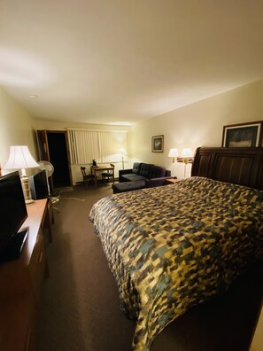 Rom – deluxe | Dundyner, minibar (inkludert) og individuelt dekorert