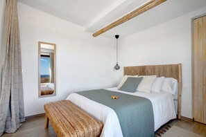 Tabla de planchar con plancha, wifi gratis, ropa de cama