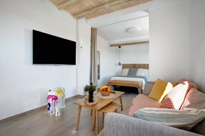 Iron/ironing board, free WiFi, bed sheets - Studio 'Apartment La Higuera' with Sea View, Wi-Fi, and Air Conditioning (Arrecife)