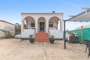 Exterior - Holiday Home 'Casa Rural Montemayor' with Pool and Private Terrace (Moguer)