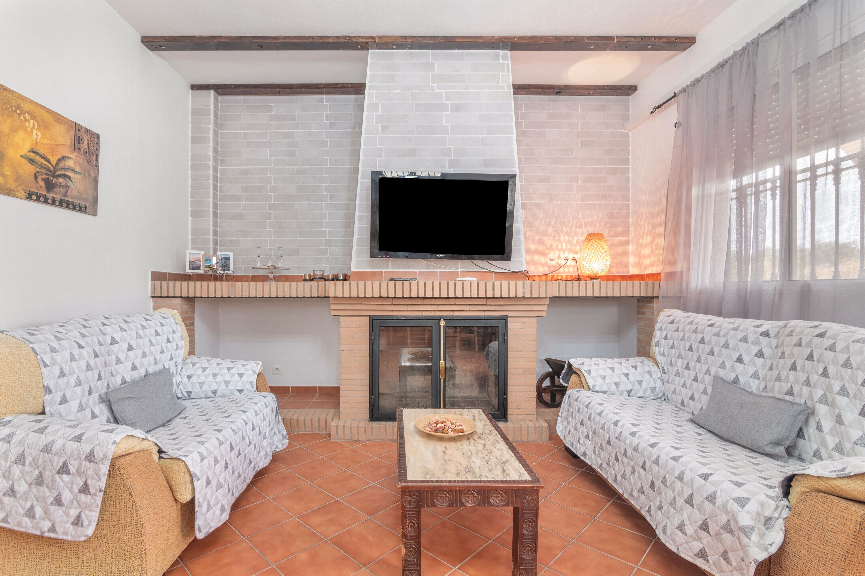 Televisie en een open haard