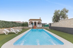 Pool - Holiday Home 'Casa Rural Montemayor' with Pool and Private Terrace (Moguer)