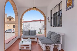 Terrace/patio - Holiday Home 'Casa Rural Montemayor' with Pool and Private Terrace (Moguer)