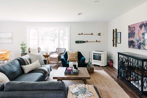 TV, books, stereo, offices