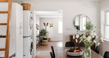 The Beachside Burrow - Next to Sandbanks w Hot Tub