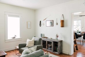 Fernseher, Stereoanlage, Arbeitsbereiche