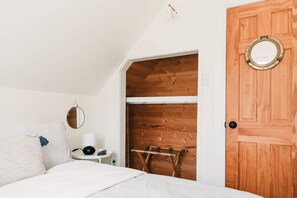 3 Schlafzimmer, Schreibtisch, Bügeleisen/Bügelbrett, Reisekinderbett