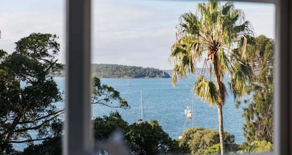 Apmnt With Parking, Balcony, Pool & Harbour Views