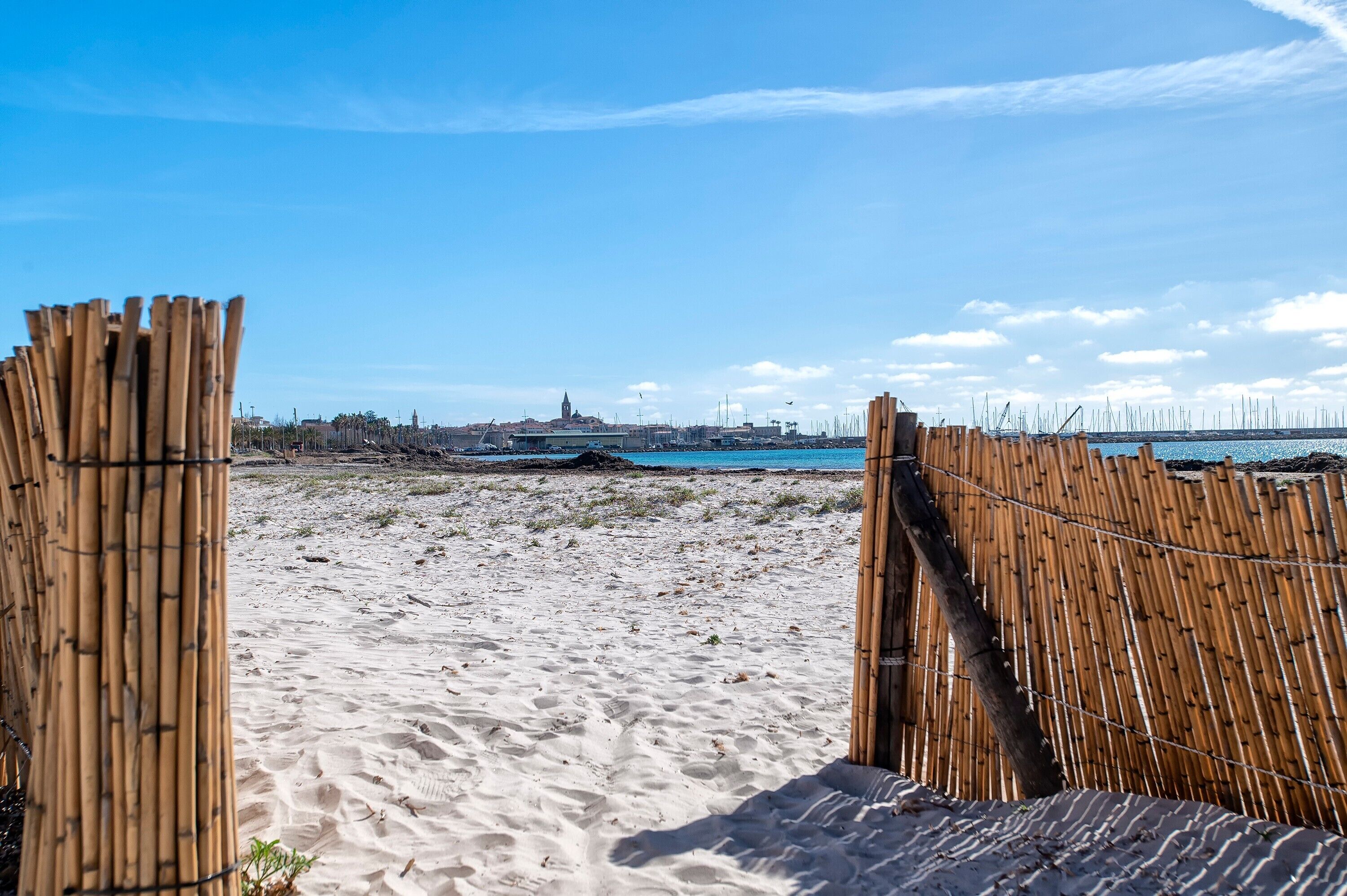 Una spiaggia nelle vicinanze