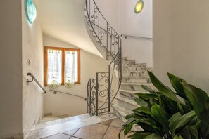 Interior - Apartment "Rosso Marrone" with Sea View, Private Terrace & Wi-Fi (alghero)