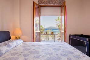 1 غرفة نوم ومكواة/لوح كي وواي فاي مجانًا وملاءات أسرّة