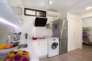 Fridge, microwave, oven, stovetop