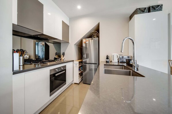 Fridge, microwave, oven, stovetop