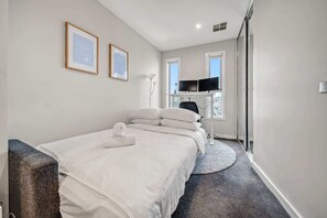 2 Schlafzimmer, Schreibtisch, Bügeleisen/Bügelbrett, WLAN