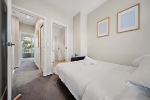 2 bedrooms, desk, iron/ironing board, WiFi