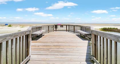 Stunning 2 Bedroom Villa Steps to the Beach