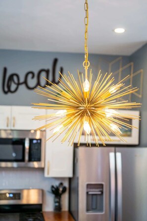 Interior - Beautiful Home, King Bed, BBQ (Indianapolis)