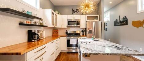 冰箱、微波炉、烤箱、炉灶