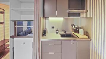 Geladeira, micro-ondas, fogão, cooktop
