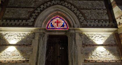 Magnifique Chapelle entiĂšrement rĂ©novĂ©e en cĆur de ville pour 8 personnes