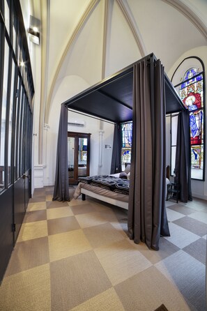 4 makuuhuonetta, silitysrauta/-lauta, ilmainen Wi-Fi, vuodevaatteet