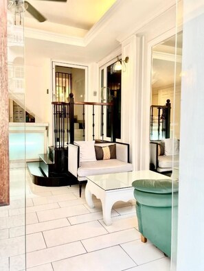 Living area - KS Suites (Bangkok)