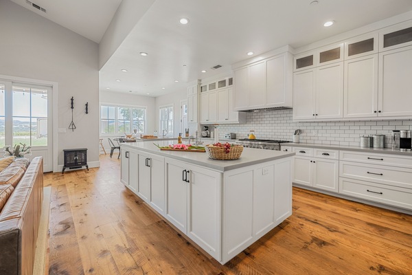 Kühlschrank, Ofen, Herdplatte, Geschirrspüler